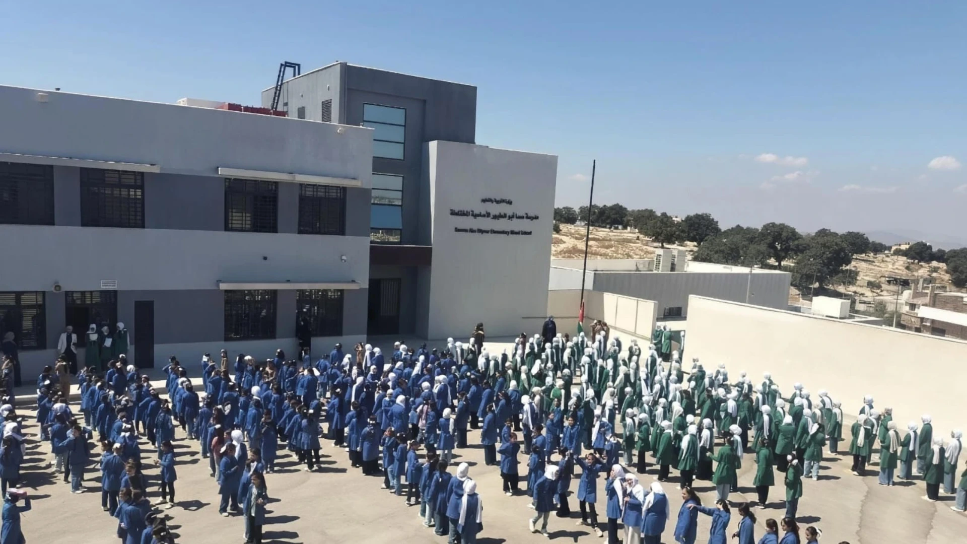  مدرسة صما أبو الطيور.. بيئة تعليمية حديثة تدعم جودة التعليم في لواء الطيبة