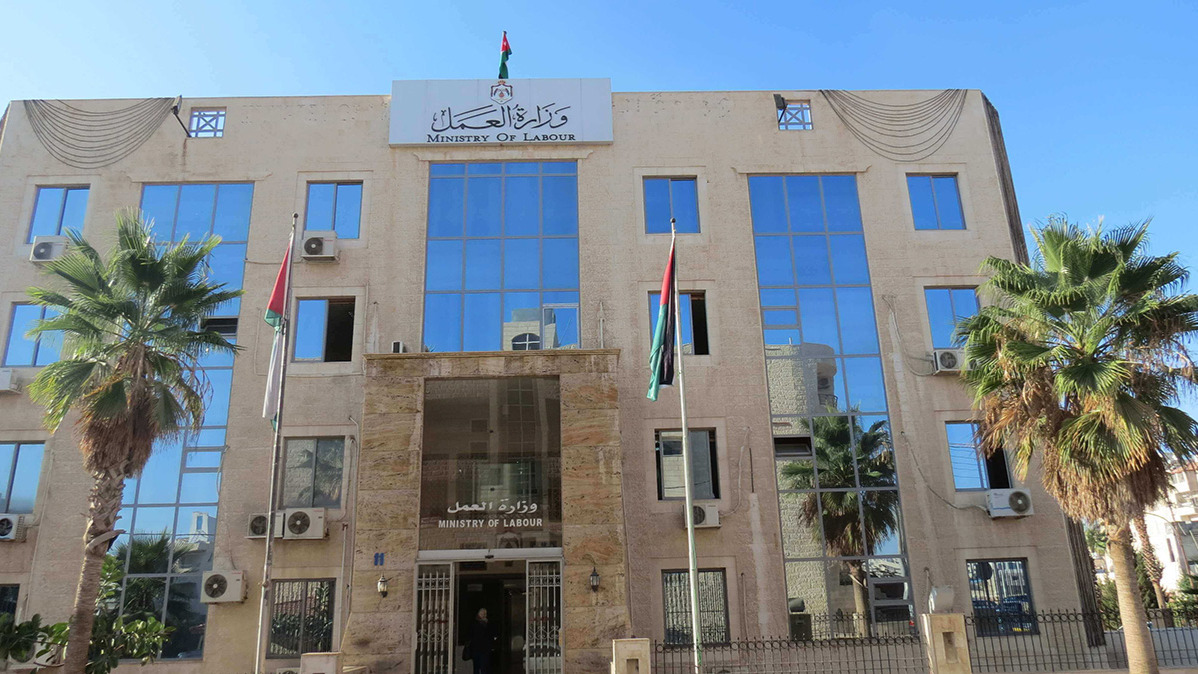 "العمل": عقود العمل الإلكترونية الموحدة للمدارس الخاصة سارية ونحذر من إعلانات الوظائف الوهمية