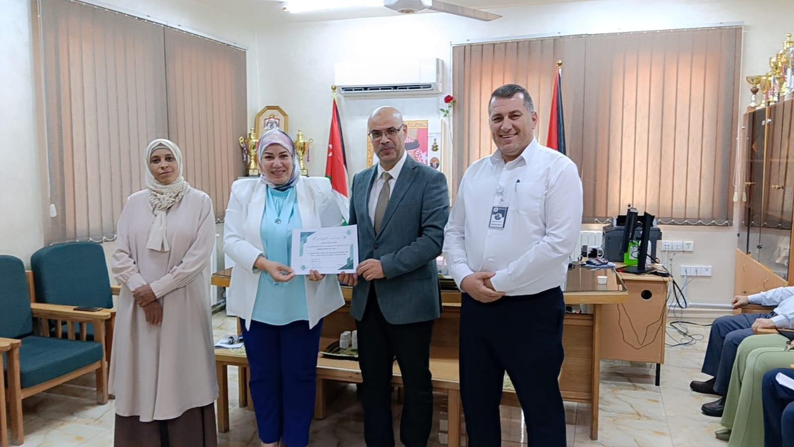 الشطناوي تكرّم نخبة من الموظفين المتميزين في تربية بني كنانة