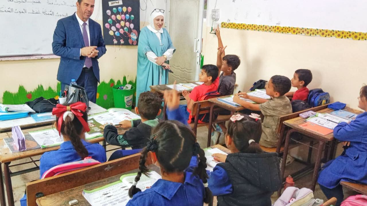 الحوامدة يتفقد مدرستي الاستقلال وشجرة الدر