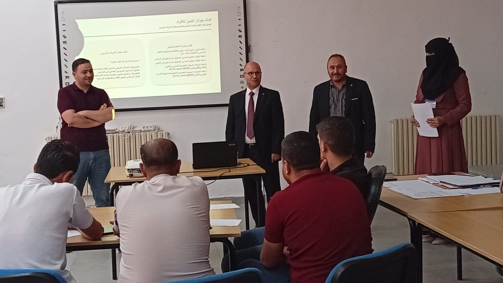 السفاسفة  يتابع اجتماع مرشحي جائزة الملكة رانيا للتميز التربوي ويؤكد أهمية التميز في الميدان التربوي