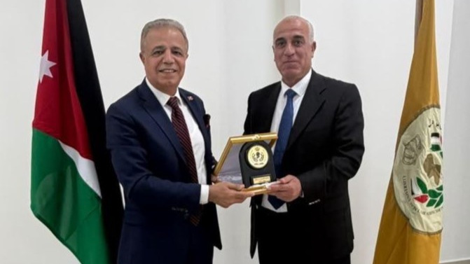 رئيس جامعة الحسين بن طلال يلتقي وفدًا تركيًا ويبحث تعزيز التعاون الأكاديمي والدولي