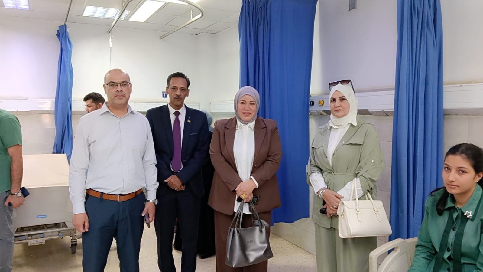 الشطناوي تطمئن على صحة طلبة مدرستي عزريت الثانوية للبنات والأساسية للبنين إثر حادث سير