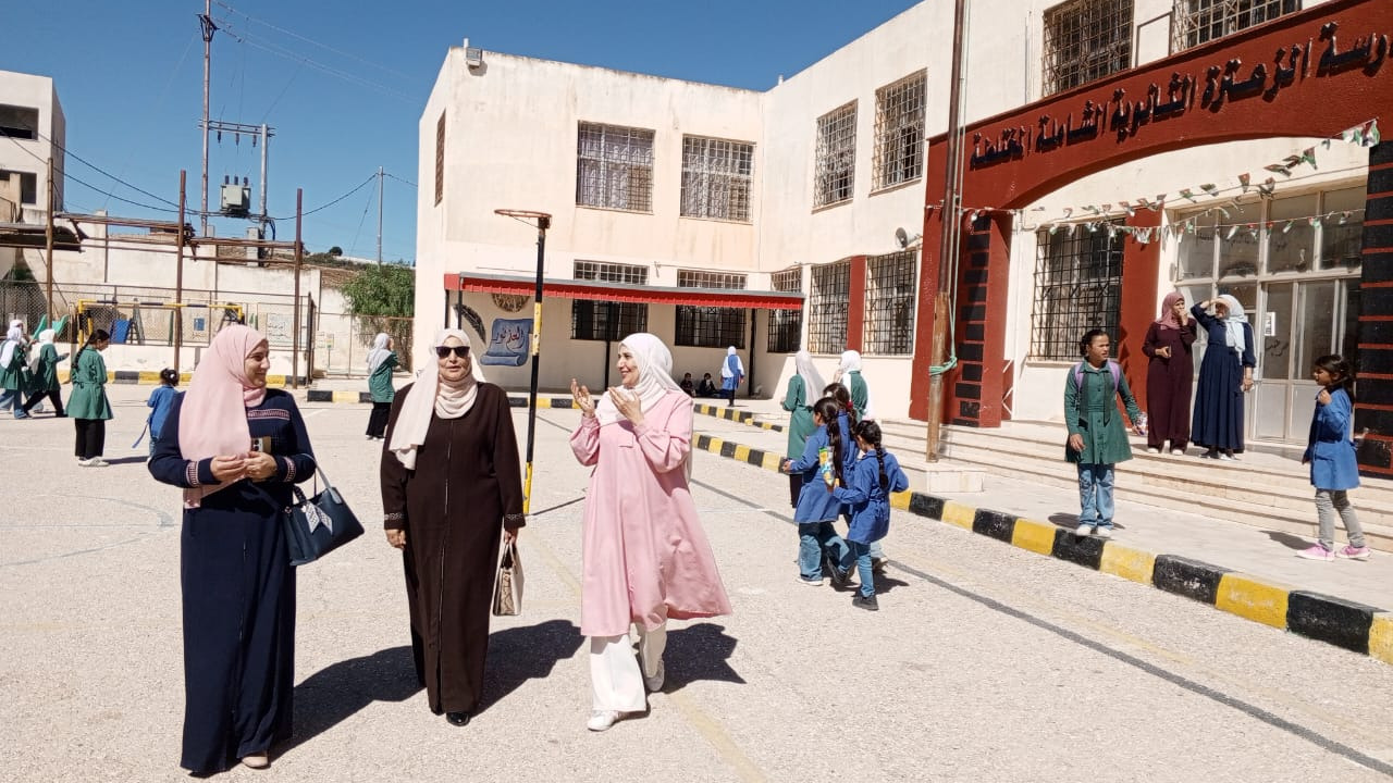 المصري تنفذ جولة تفقدية لمدارس منطقتي صمد والزعترة