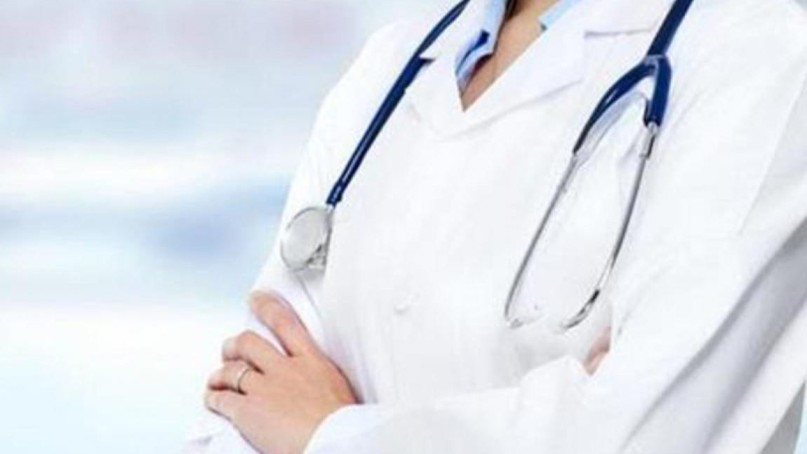 والد طالبة مصابة بمرض السرطان  يُطالب بالموافقة على استكمالها الطب أثناء العلاج