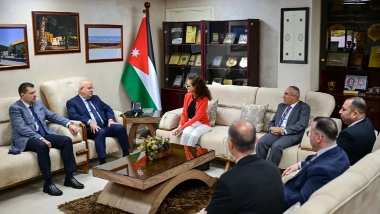 “الهاشمية” والسفارة الفرنسية تبحثان توسيع التعاون العلمي والأكاديمي