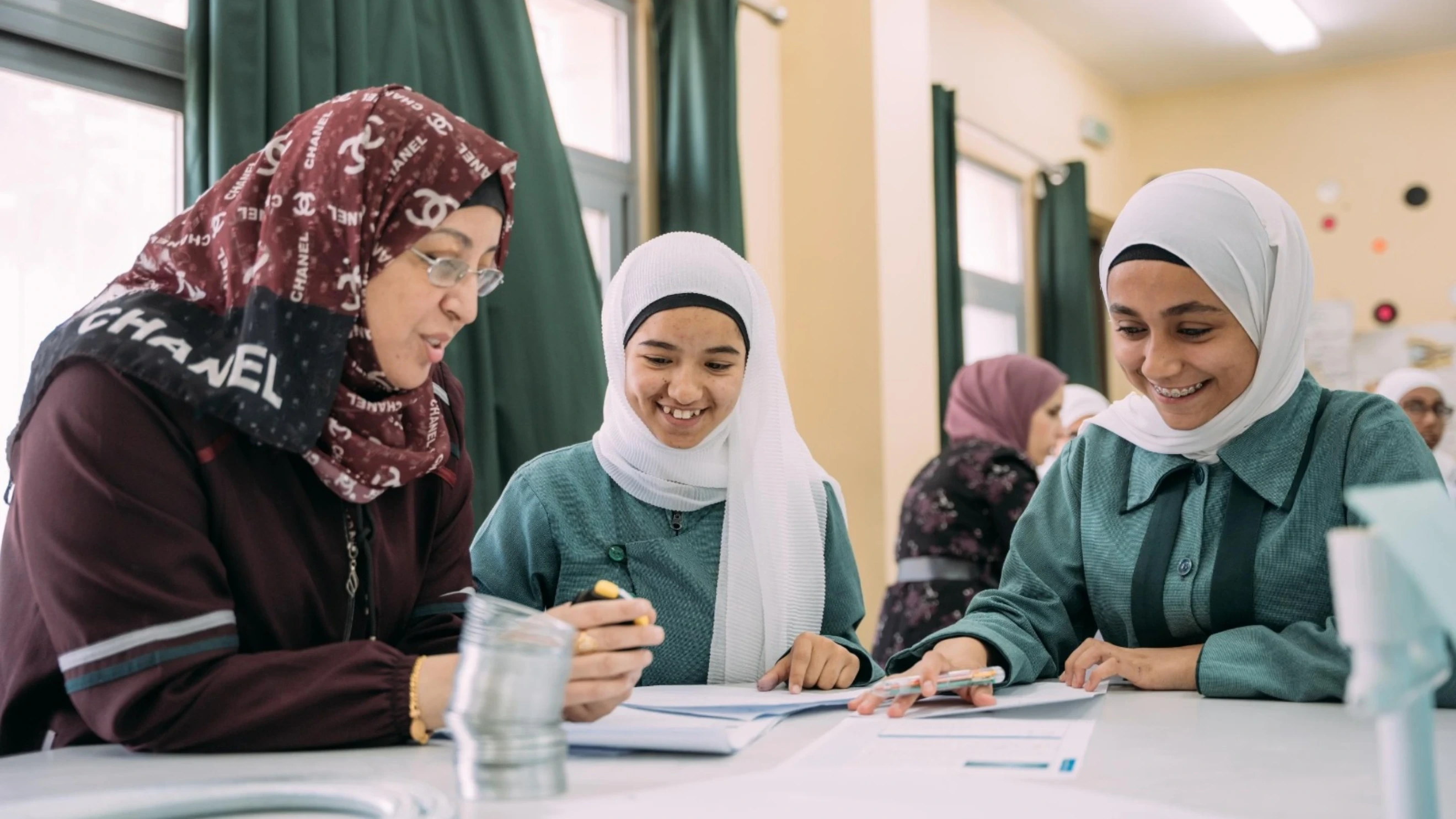 بيان مشترك لمنظمات دولية: المعلمون يسهمون في بناء مجتمعات أكثر شمولا