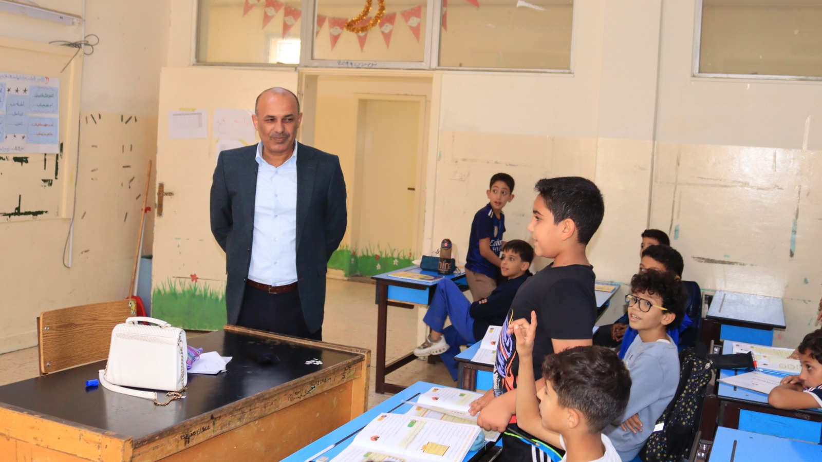 المناصير يتفقد مدرستي سعيد علاء الدين وجويرية أم المؤمنين في لواء الجامعة