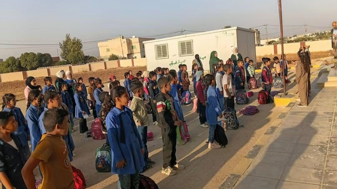 العقيل يتفقد مدرسة عمر بن عبدالعزيز في مادبا ويفتتح غرفة الإرشاد
