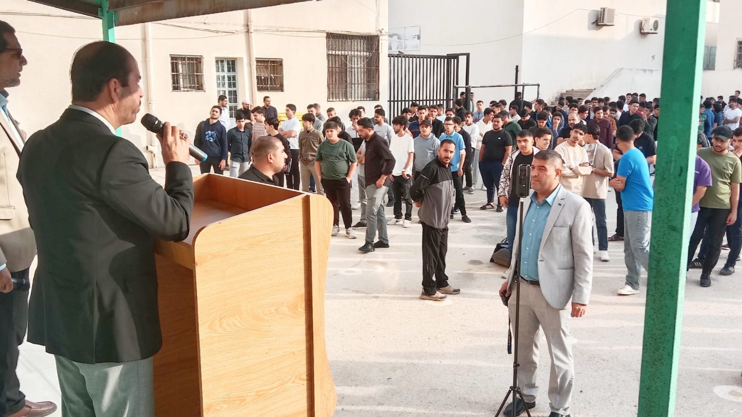 الحوامدة من خلال الإذاعة المدرسية: الوحدة الوطنية إطار الأمان، والعلم علاج التطرف