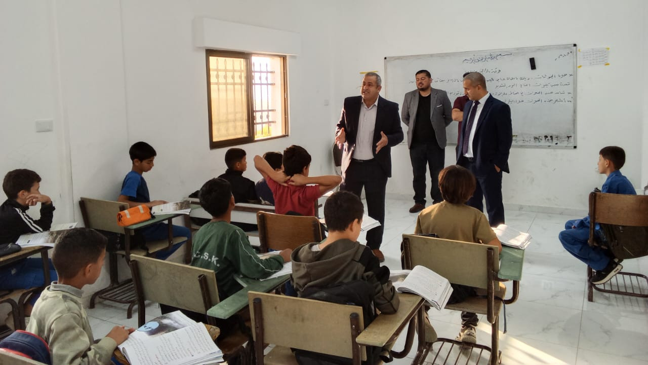 الشديفات يتابع سير العملية التعليمية في مدارس الرصيفة.. ويشيد بمبادرة "لمدرستي أنتمي"