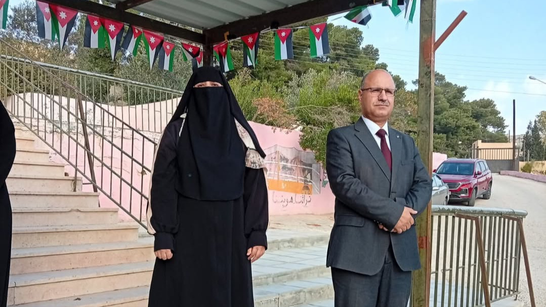 السفاسفة يشارك طلبة مدرسة بصيرا الأساسية الطابور الصباحي ويؤكد أهمية ترسيخ قيم الانتماء والوعي الوطني